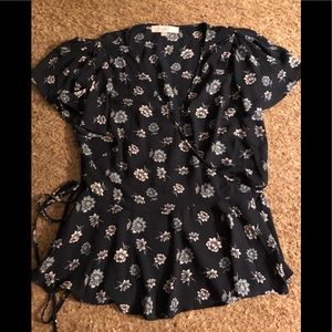 🥰 Loft Wrap Around Tie Top with Floral Design